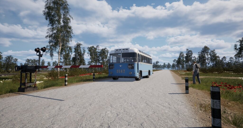 ПАЗ проезжает переезд, шлагбаум поднят