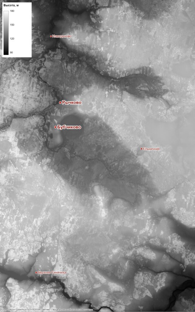 Спутниковый снимок высот района в серых тонах: светлее — выше